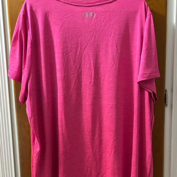 Under Armour loose heat gear Vibrant Pink Short Sleeve Tee - Picture 3 of 4